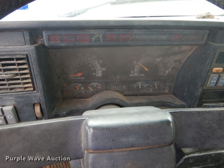 image for item DI0112 1994 Chevrolet Kodiak C5500  digger derrick truck