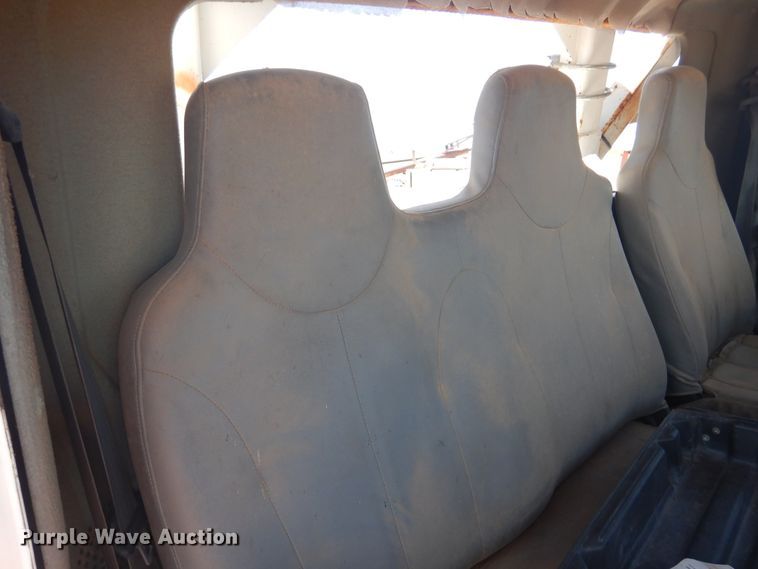 image for item DI0117 2005 International 7300  digger derrick truck