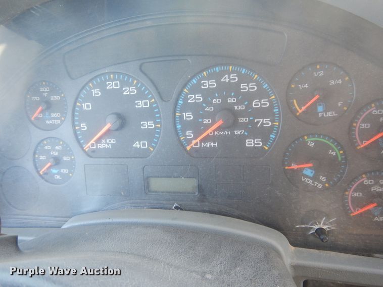 image for item DI0117 2005 International 7300  digger derrick truck