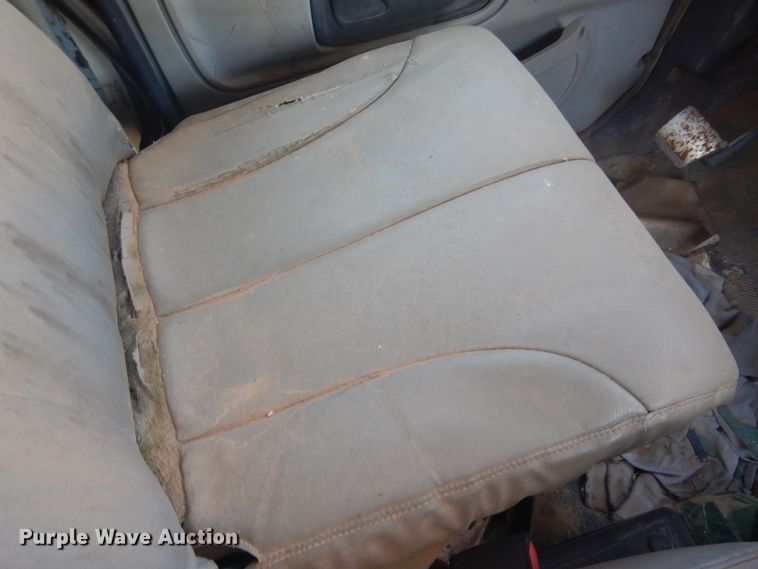 image for item DI0117 2005 International 7300  digger derrick truck