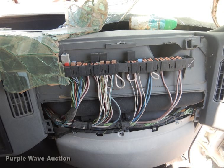 image for item DI0117 2005 International 7300  digger derrick truck