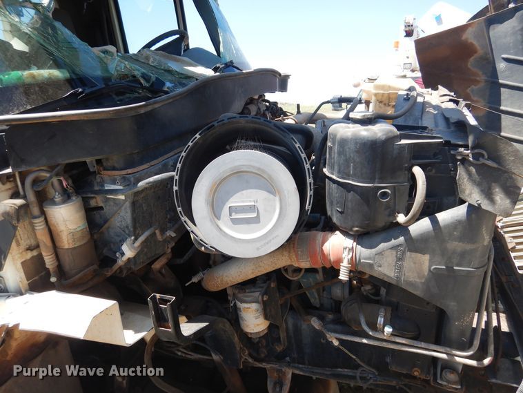 image for item DI0117 2005 International 7300  digger derrick truck