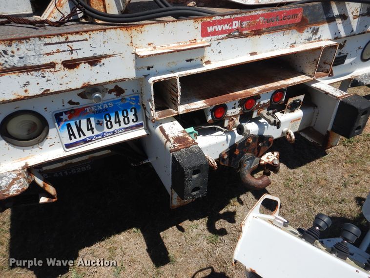 image for item DI0117 2005 International 7300  digger derrick truck