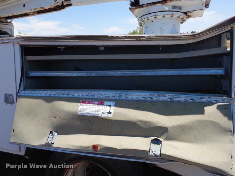 image for item DI0117 2005 International 7300  digger derrick truck