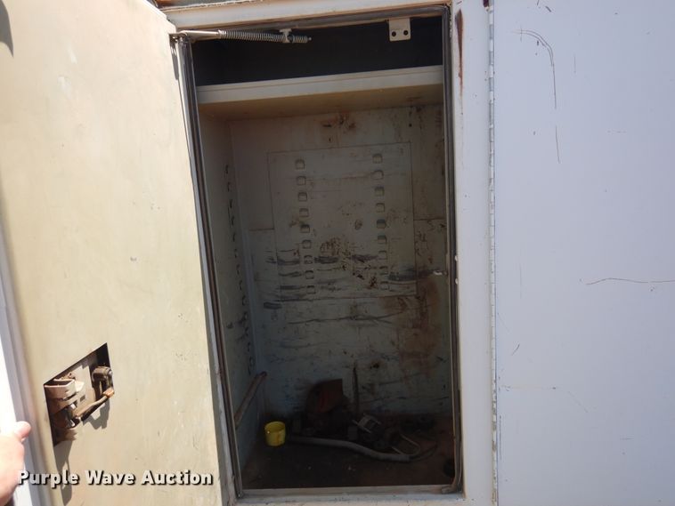 image for item DI0117 2005 International 7300  digger derrick truck