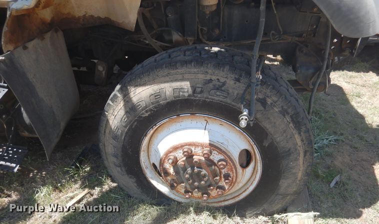 image for item DI0117 2005 International 7300  digger derrick truck