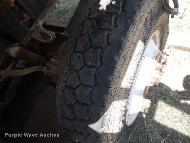 image for item DI0117 2005 International 7300  digger derrick truck