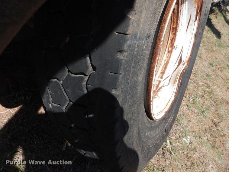 image for item DI0117 2005 International 7300  digger derrick truck