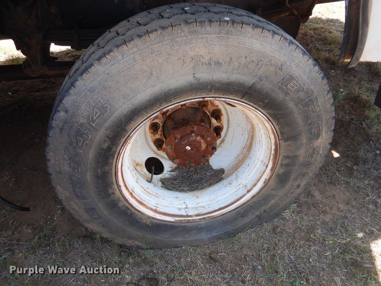 image for item DI0117 2005 International 7300  digger derrick truck