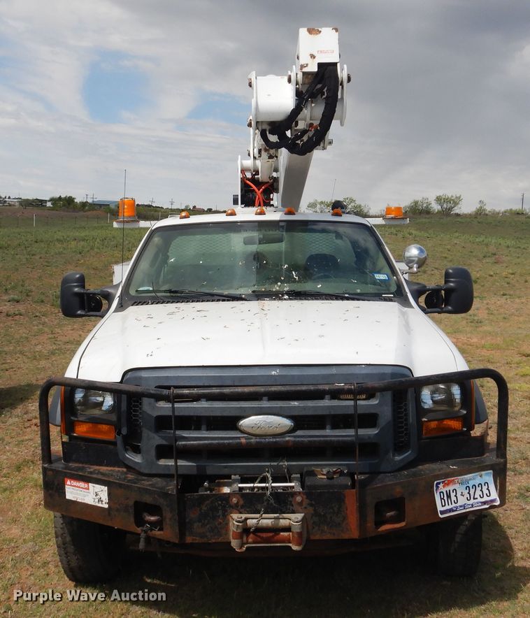 image for item DI0140 2006 Ford F550 Super Duty  bucket truck