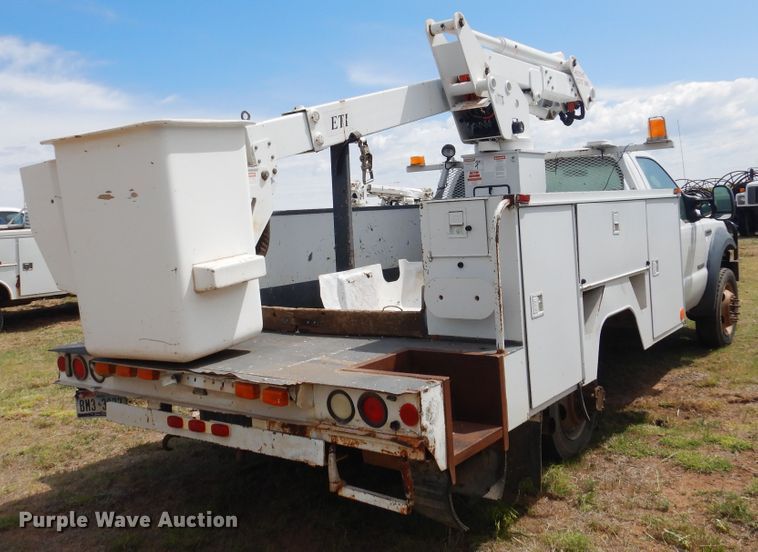 image for item DI0140 2006 Ford F550 Super Duty  bucket truck