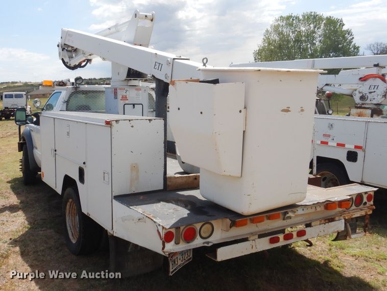 image for item DI0140 2006 Ford F550 Super Duty  bucket truck