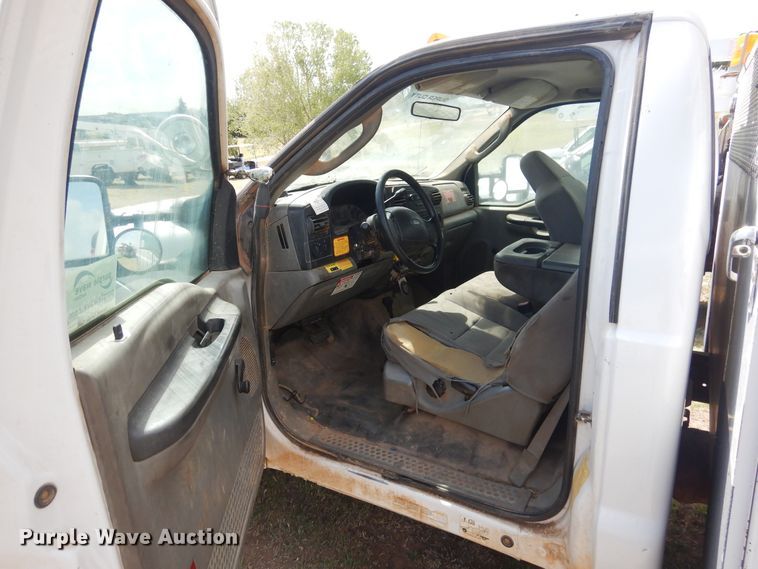 image for item DI0140 2006 Ford F550 Super Duty  bucket truck