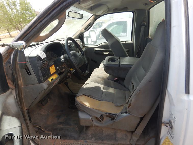 image for item DI0140 2006 Ford F550 Super Duty  bucket truck