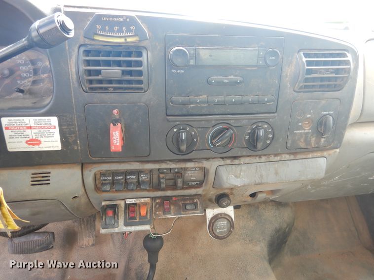 image for item DI0140 2006 Ford F550 Super Duty  bucket truck