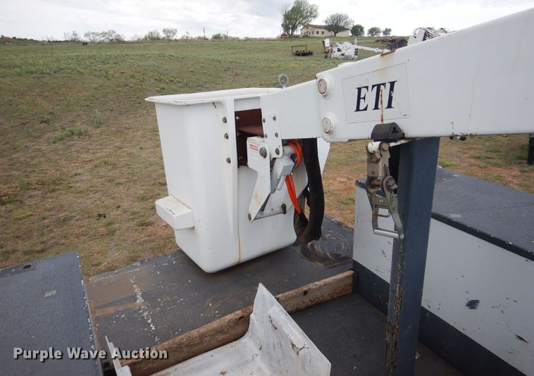 image for item DI0140 2006 Ford F550 Super Duty  bucket truck
