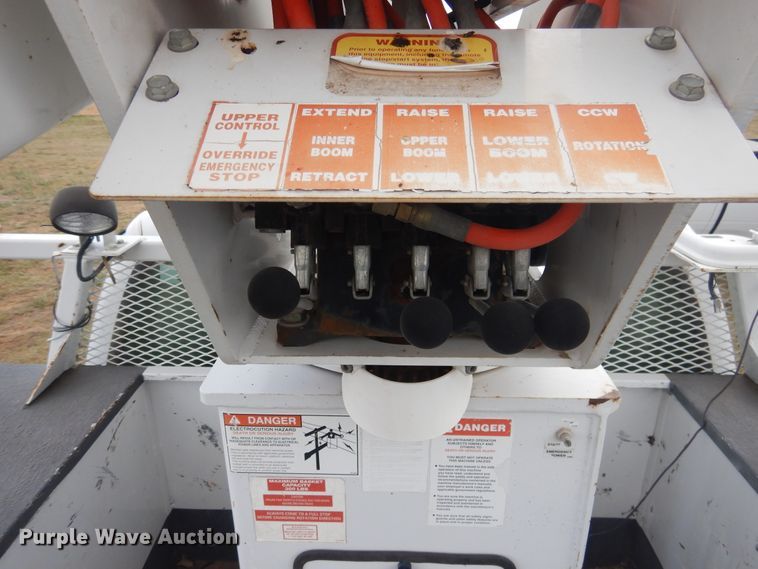 image for item DI0140 2006 Ford F550 Super Duty  bucket truck