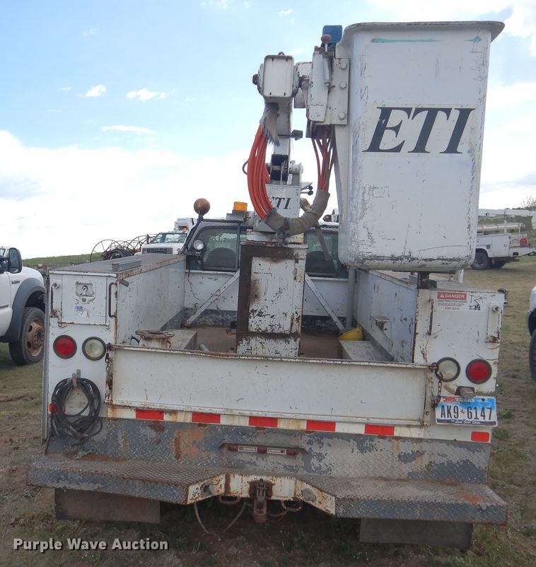 image for item DI0141 2001 Ford F450 Super Duty  bucket truck
