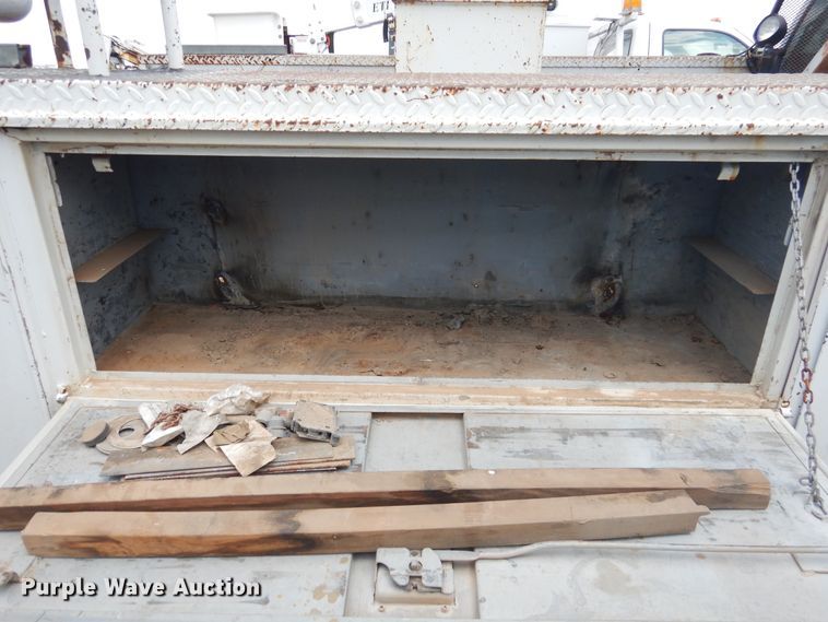 image for item DI0141 2001 Ford F450 Super Duty  bucket truck