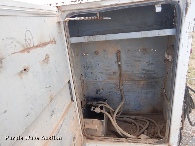 image for item DI0141 2001 Ford F450 Super Duty  bucket truck