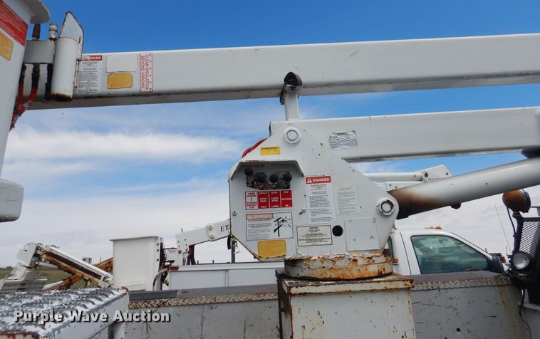 image for item DI0141 2001 Ford F450 Super Duty  bucket truck