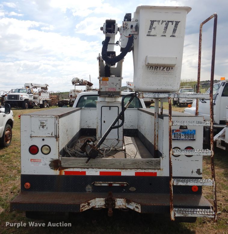image for item DI0142 2003 Ford F550 Super Duty  bucket truck