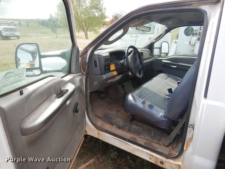 image for item DI0142 2003 Ford F550 Super Duty  bucket truck