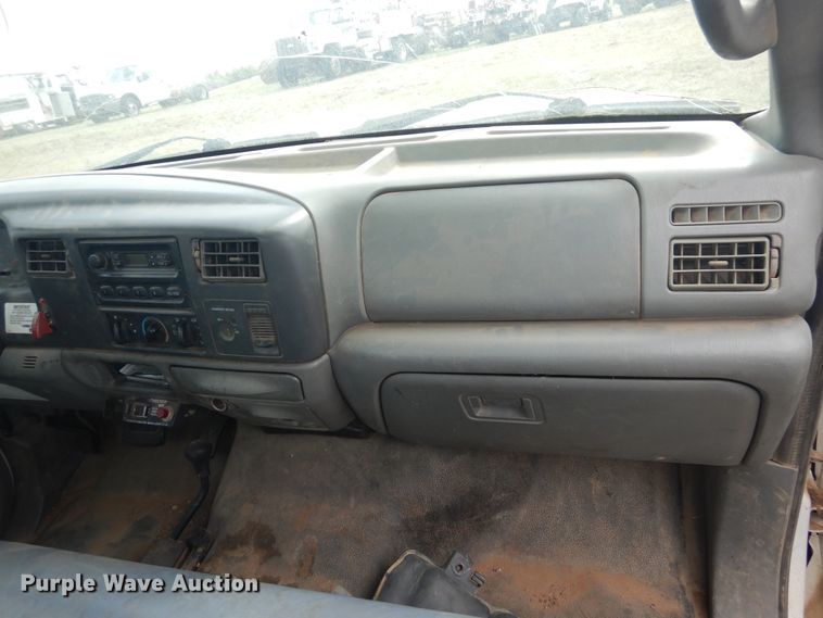 image for item DI0142 2003 Ford F550 Super Duty  bucket truck