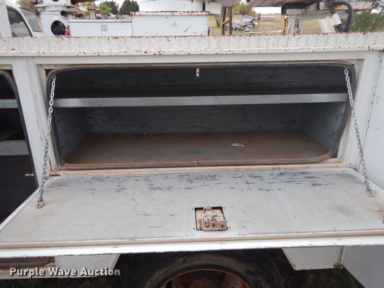 image for item DI0142 2003 Ford F550 Super Duty  bucket truck