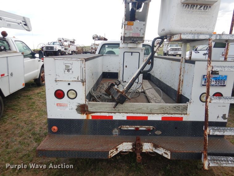 image for item DI0142 2003 Ford F550 Super Duty  bucket truck
