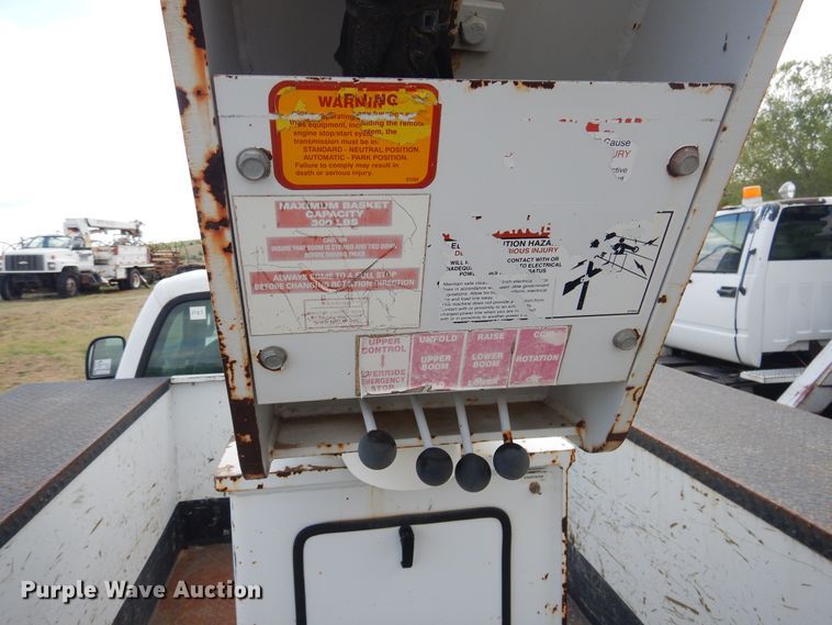 image for item DI0142 2003 Ford F550 Super Duty  bucket truck