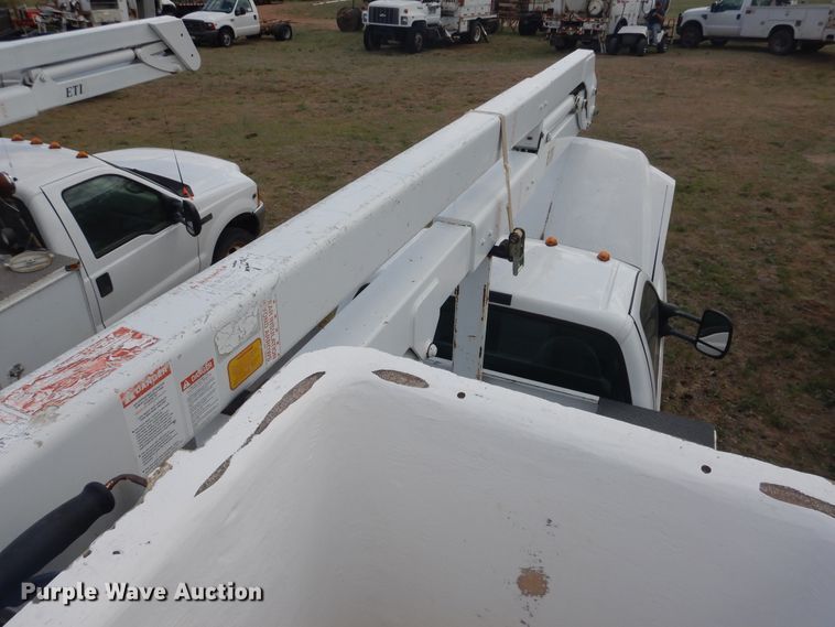 image for item DI0142 2003 Ford F550 Super Duty  bucket truck