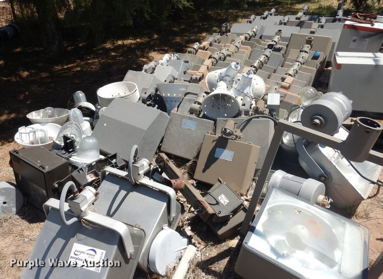 image for item DI0144 Approximately 85 halogen lights