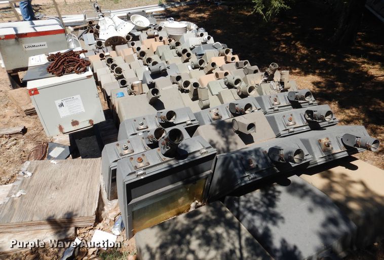 image for item DI0144 Approximately 85 halogen lights