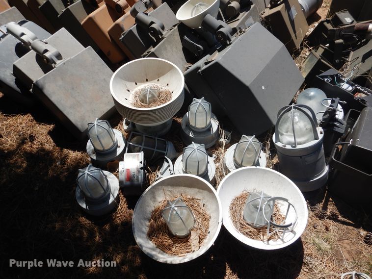 image for item DI0144 Approximately 85 halogen lights