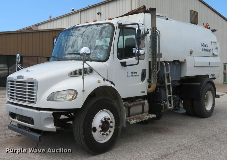 image for item DI2231 2007 Freightliner Business Class M2  street sweeper truck