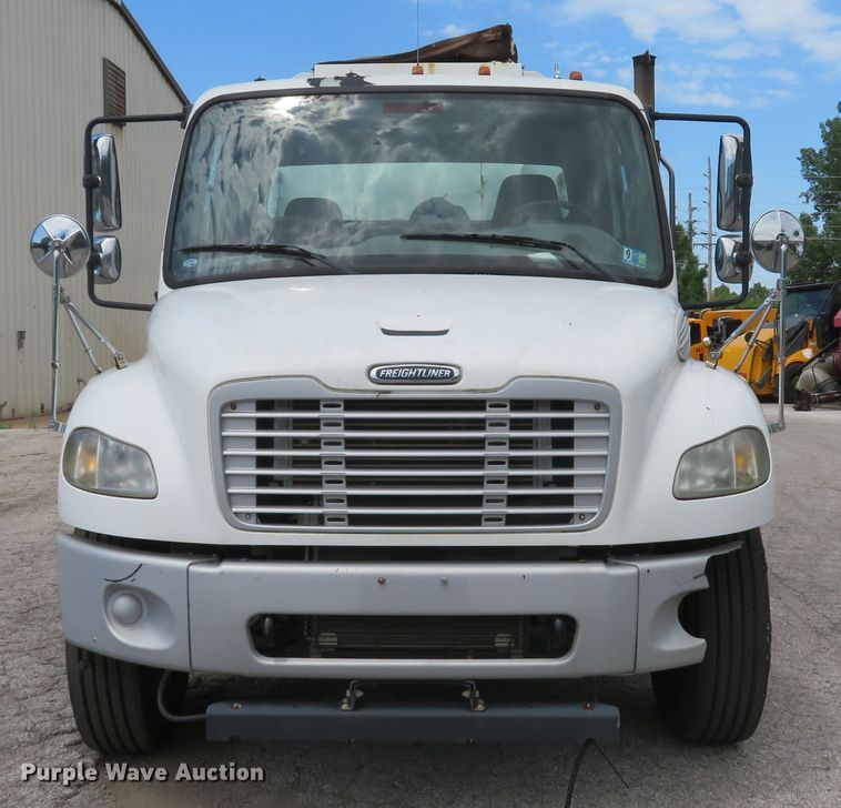 image for item DI2231 2007 Freightliner Business Class M2  street sweeper truck