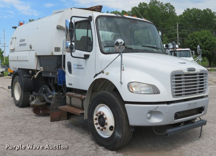 image for item DI2231 2007 Freightliner Business Class M2  street sweeper truck