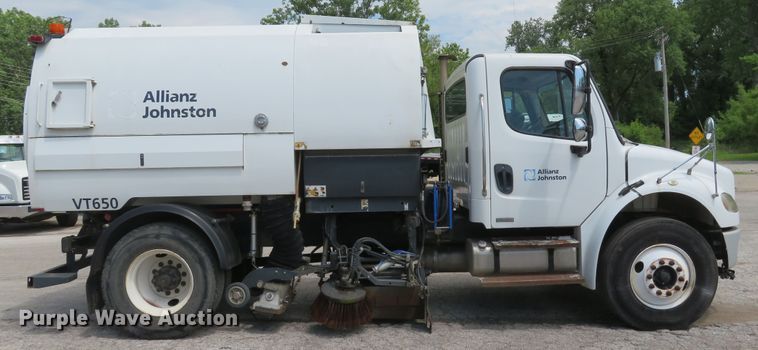 image for item DI2231 2007 Freightliner Business Class M2  street sweeper truck