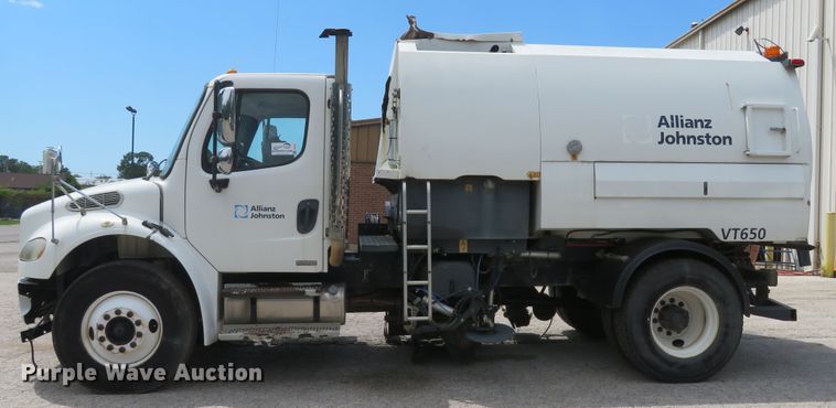image for item DI2231 2007 Freightliner Business Class M2  street sweeper truck