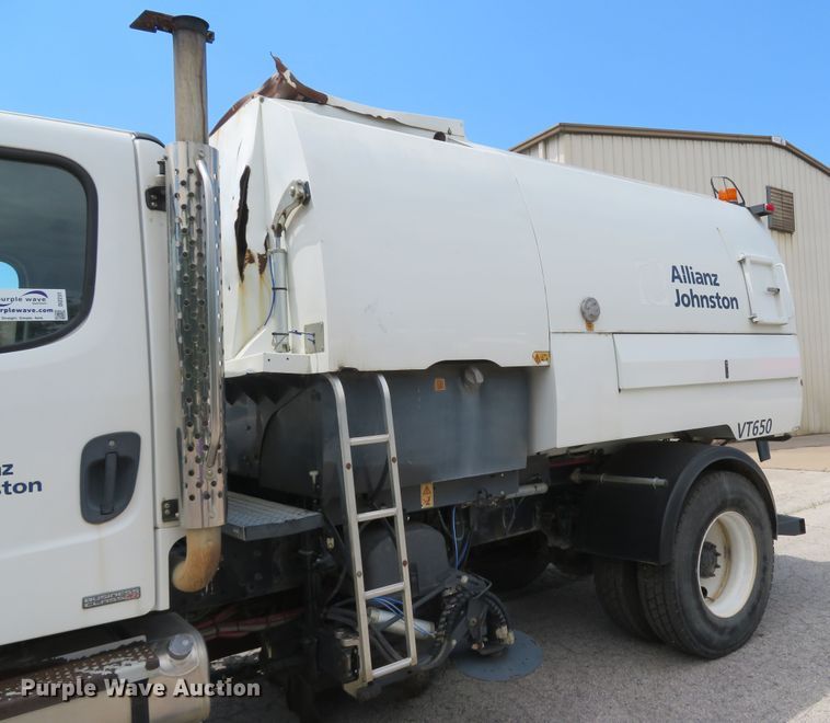 image for item DI2231 2007 Freightliner Business Class M2  street sweeper truck
