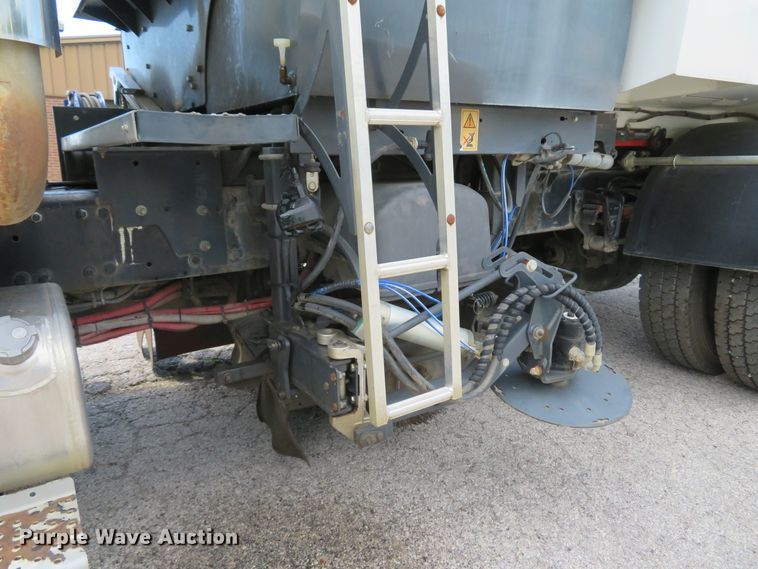 image for item DI2231 2007 Freightliner Business Class M2  street sweeper truck