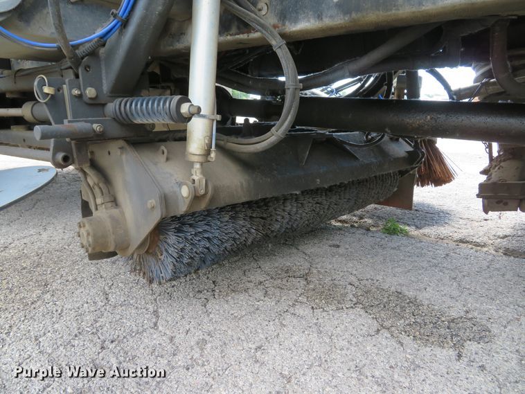 image for item DI2231 2007 Freightliner Business Class M2  street sweeper truck