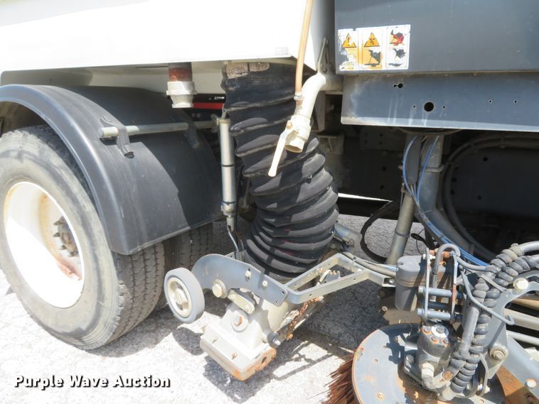 image for item DI2231 2007 Freightliner Business Class M2  street sweeper truck