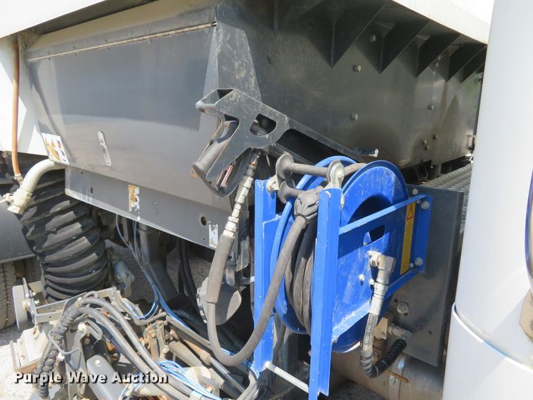 image for item DI2231 2007 Freightliner Business Class M2  street sweeper truck