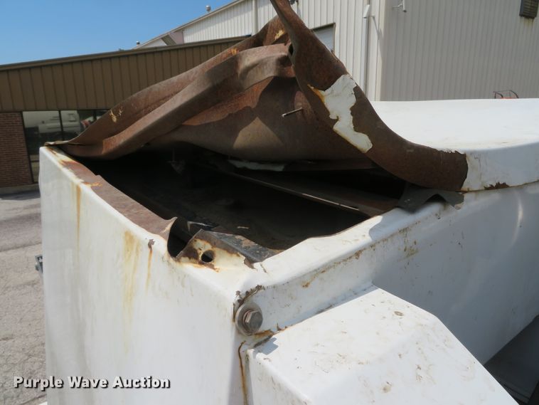 image for item DI2231 2007 Freightliner Business Class M2  street sweeper truck