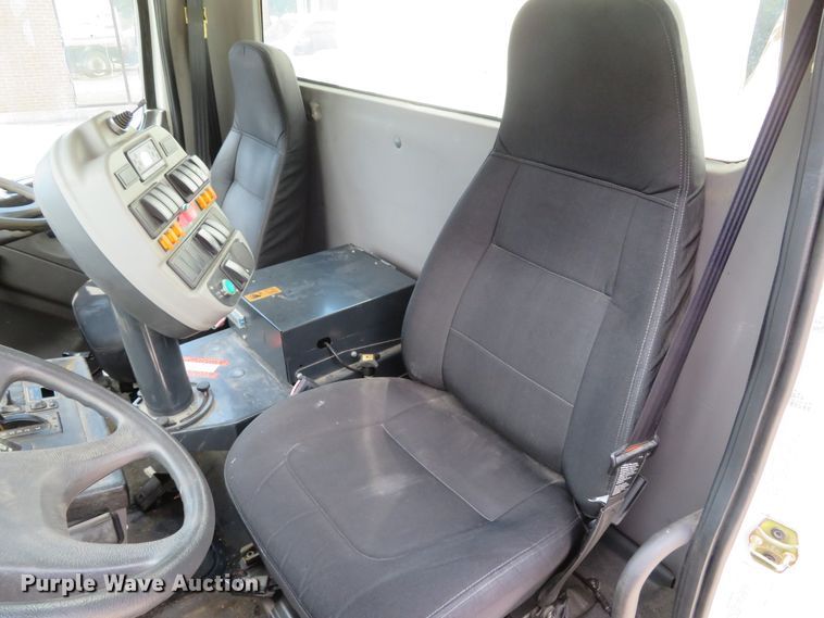 image for item DI2231 2007 Freightliner Business Class M2  street sweeper truck