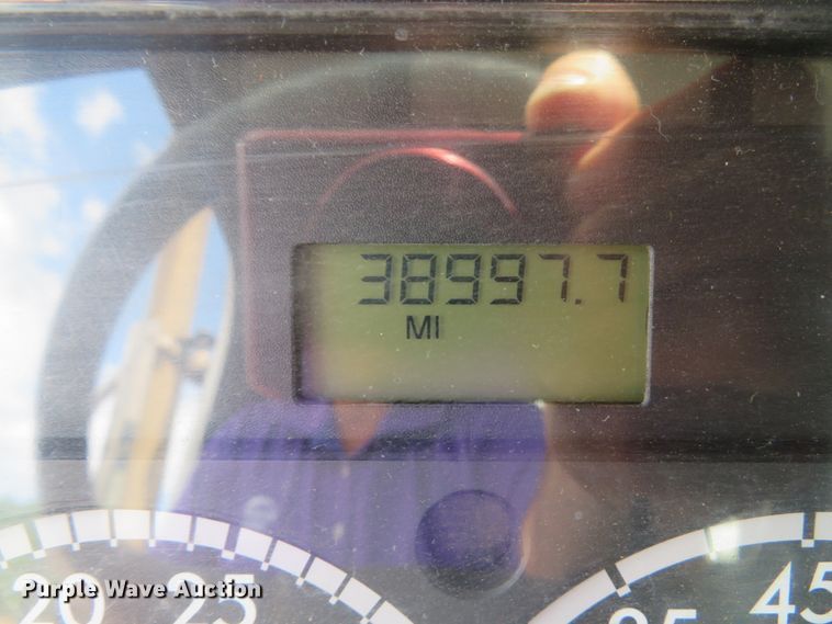 image for item DI2231 2007 Freightliner Business Class M2  street sweeper truck