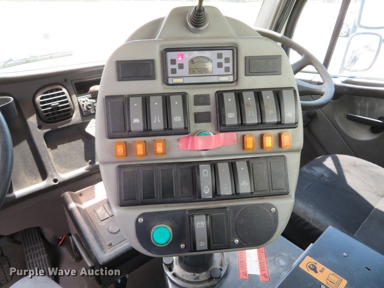 image for item DI2231 2007 Freightliner Business Class M2  street sweeper truck