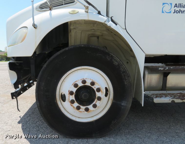 image for item DI2231 2007 Freightliner Business Class M2  street sweeper truck